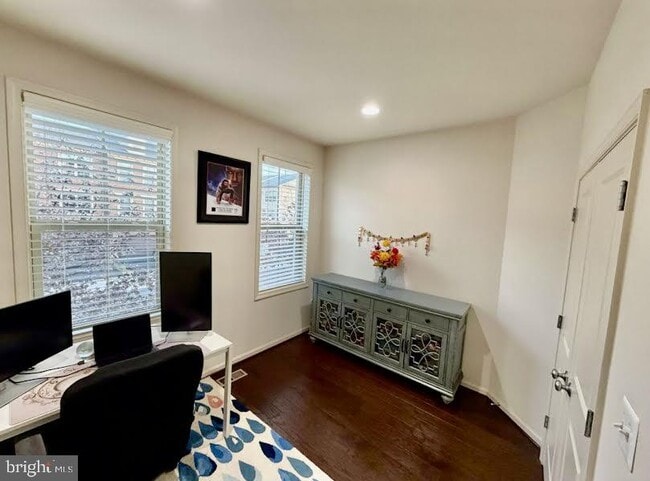 Building Photo - 23689 Sailfish Square