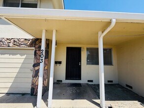 Building Photo - 203 W Benjamin Holt Dr