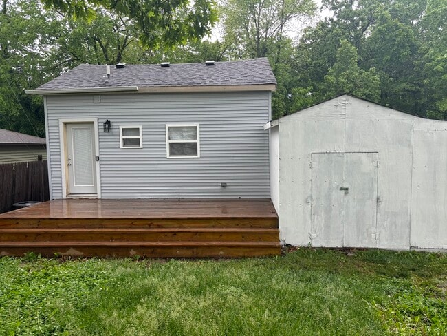 Building Photo - 43313 N Catherine Ave