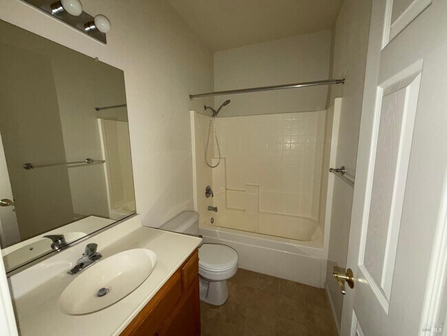 Building Photo - 760 Turnberry Terrace