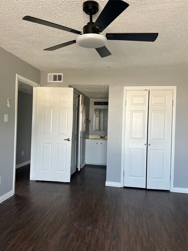Building Photo - 738 Coolwood Dr