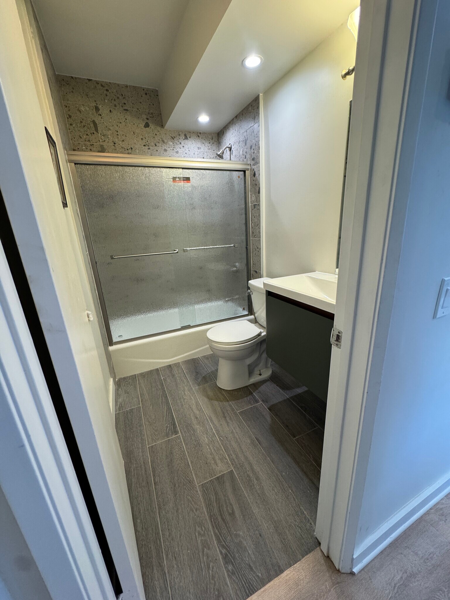 Building Photo - 2670 Lake Ave