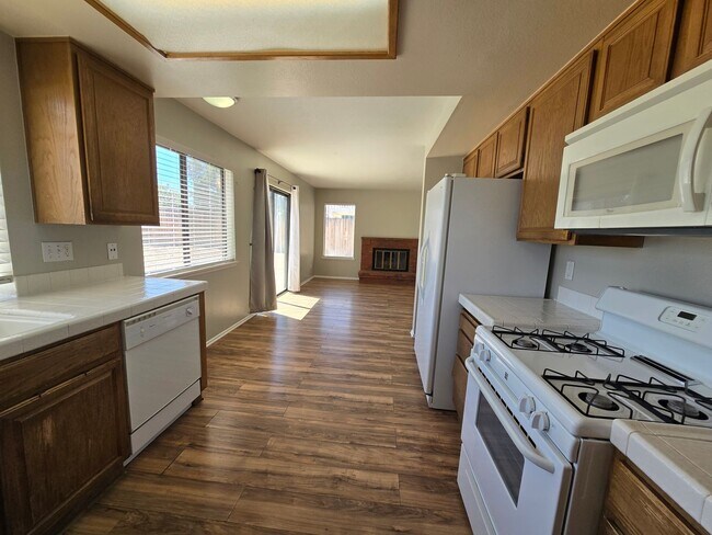Building Photo - 39354 Longhorn Ct