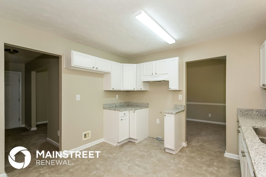Building Photo - 6661 Rebecca Lou Ln