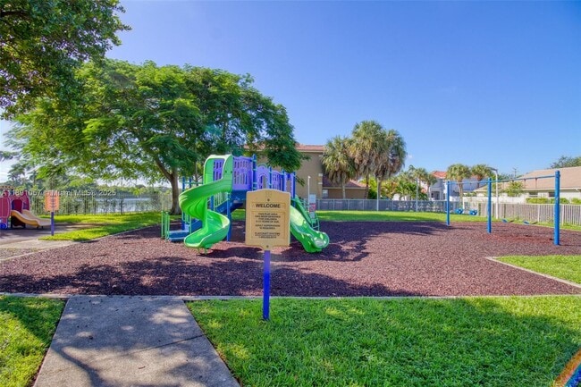 Building Photo - 3810 SW 51st St