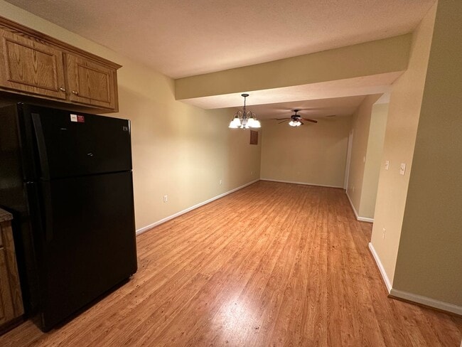 Building Photo - Spacious 2 bedroom 1 bath basement level apartment