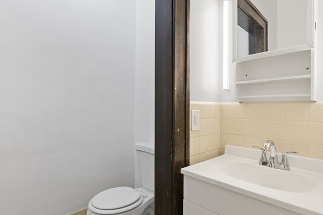 Building Photo - 2 N Huron St