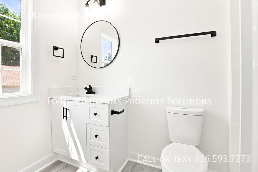 Building Photo - 857 Ridgeway Dr