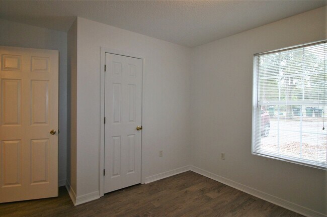 Building Photo - 532 Brock Ave