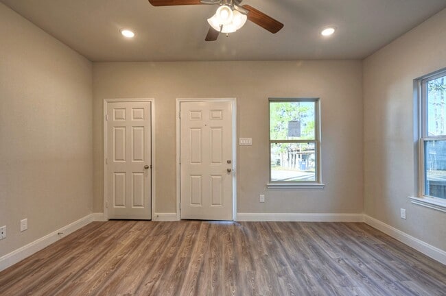 Building Photo - 9638 WARM Spgs