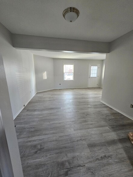 Dining/Living Room Open Floorplan - 5308 Wayne St