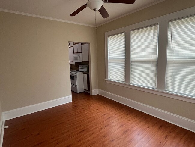 Building Photo - Pretty Condo In Highly Desirable Neighborhood