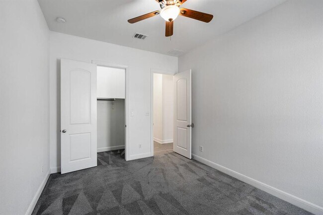 Building Photo - 175 Senna Dr