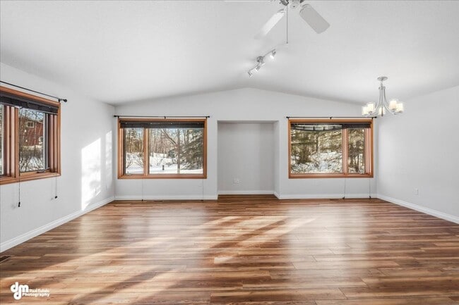 Building Photo - Recently Updated 2BR + Office / 1BA Home Near Seldon Road