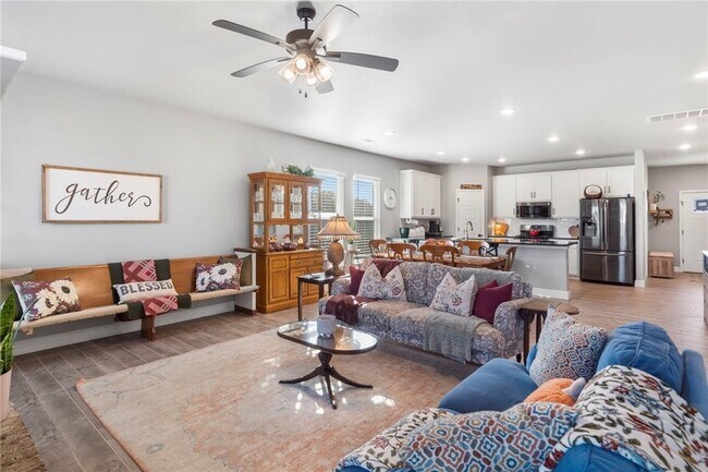 Building Photo - 102 Manfield Ave