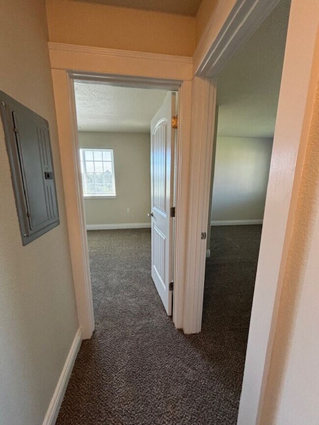 Building Photo - 115 Montalto Dr