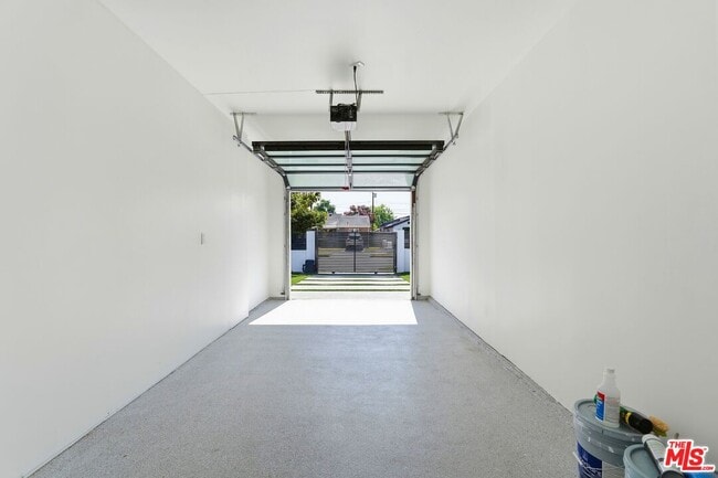 Building Photo - 5735 Saloma Ave