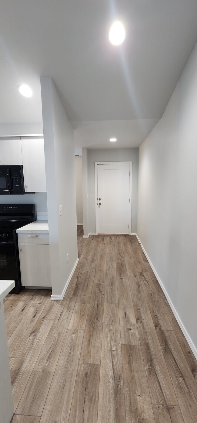 Building Photo - 409 Hildago Wy