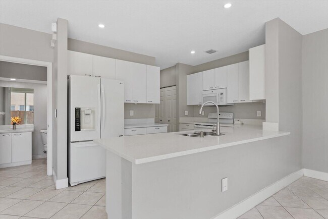 Building Photo - 9825 Scribner Ln