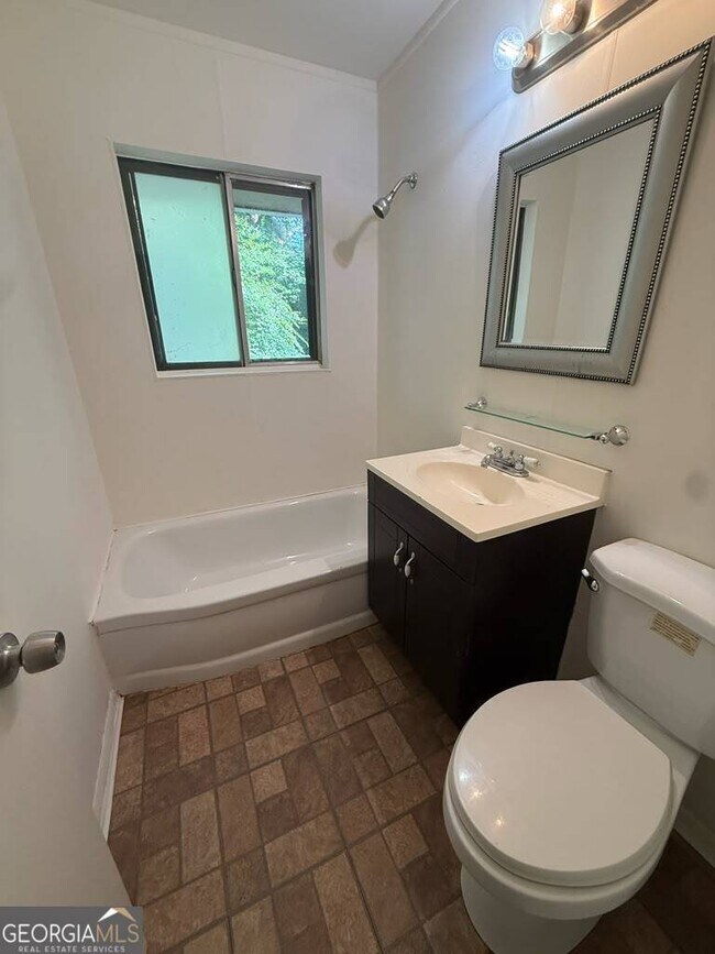 Building Photo - 480 Evergreen Dr