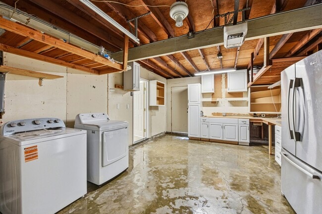 Building Photo - 4498 Ladner St
