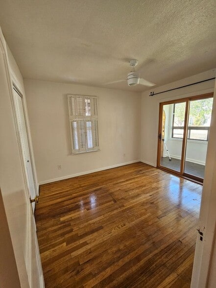 Building Photo - 204 Harvard Dr SE