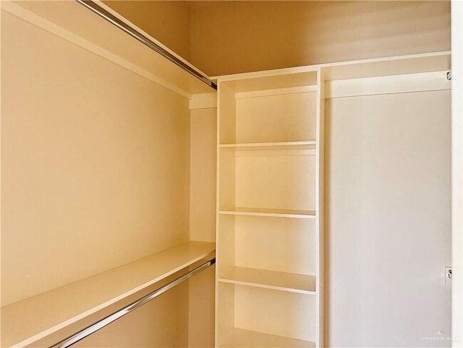 Building Photo - 25 S Kerala Ave