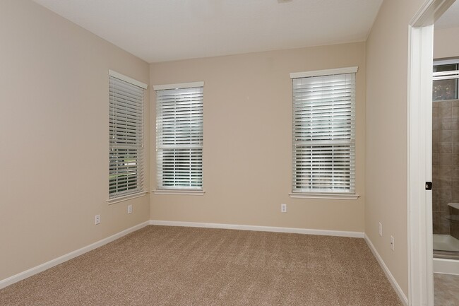 Building Photo - 54 S Longsford Cir