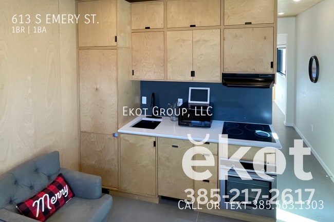 Building Photo - 613 Emery St W