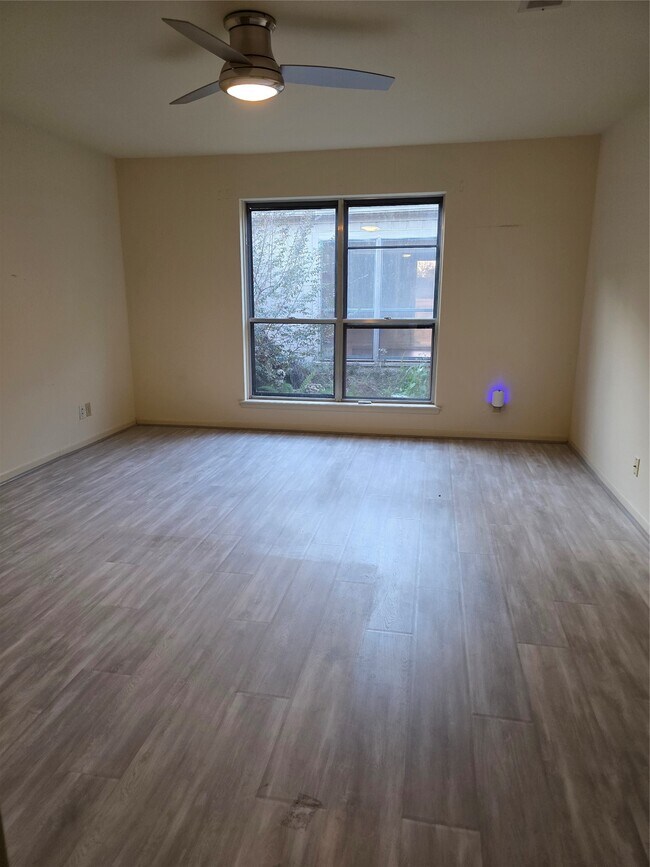 Building Photo - 406 Fox Briar Ln