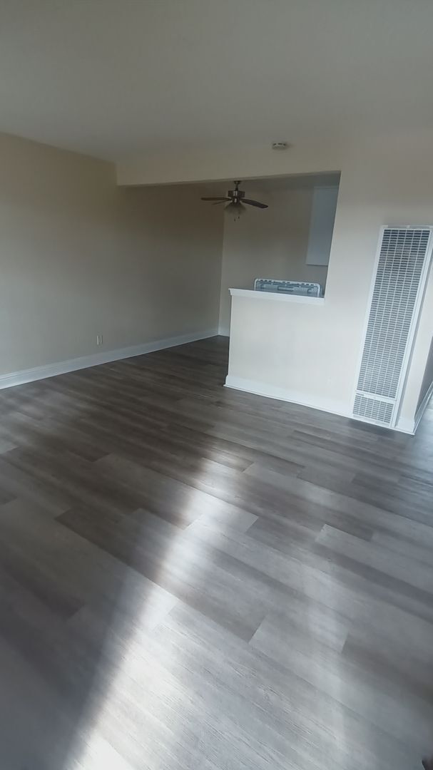 Building Photo - Welcome to SkyView Villa & Somerset Apartments!