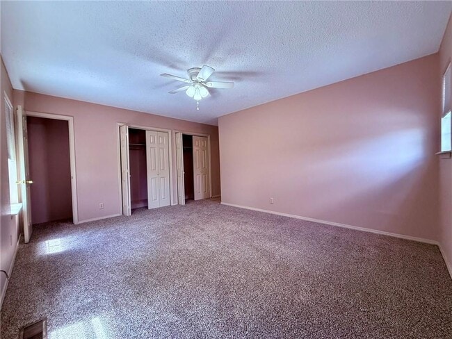 Building Photo - 1404 Camellia Dr