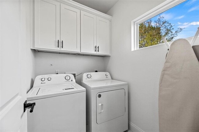 Building Photo - 8636 Scott St