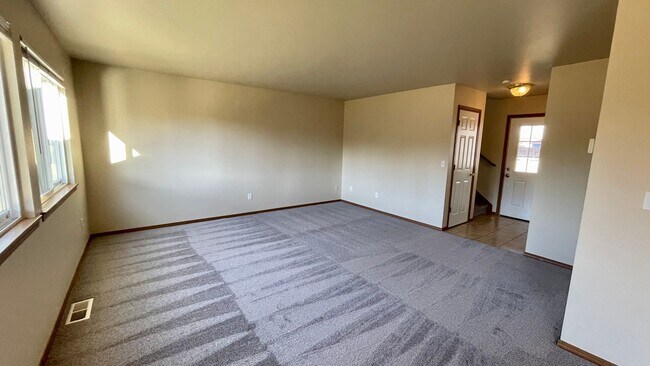 Building Photo - 725-727 Crystal Springs