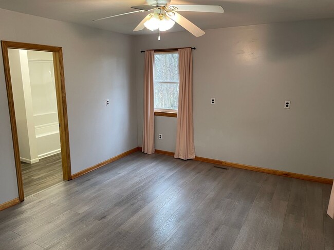 Building Photo - Fantastic Comstock Park 3 bed/2 ba Home fo...