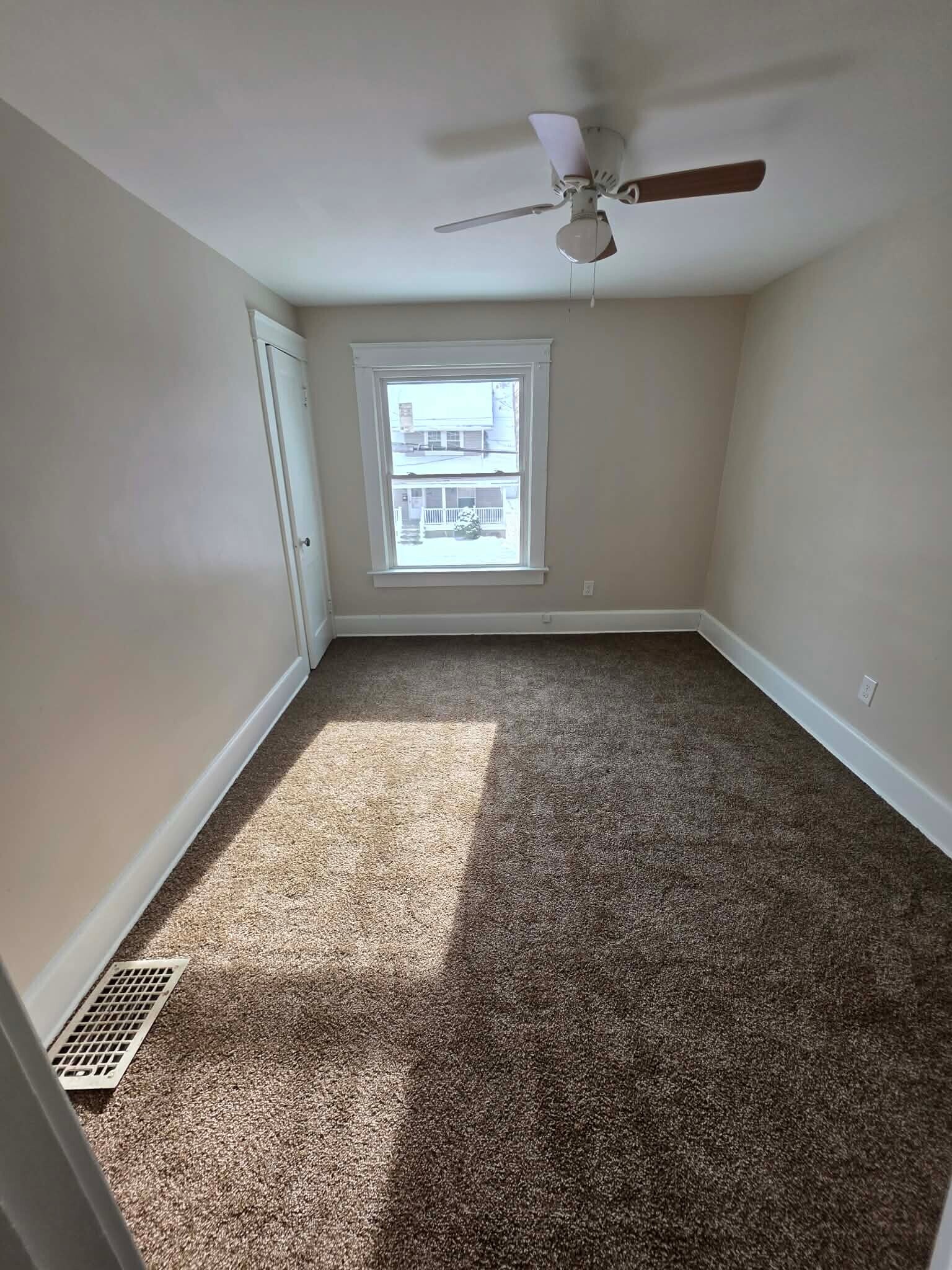 Building Photo - 1056 W 21st St