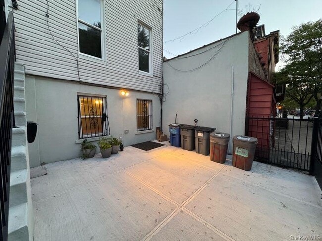 Building Photo - 58 Woodbine St