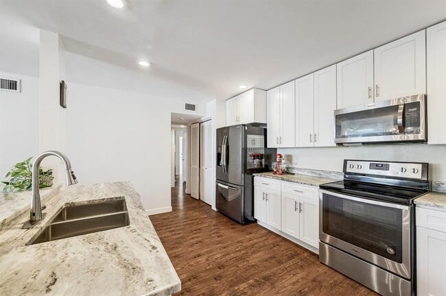 Building Photo - 409 Seawind St