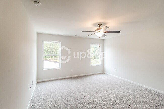Building Photo - Fantastic 4bd/2.5ba home! Let yourself in!