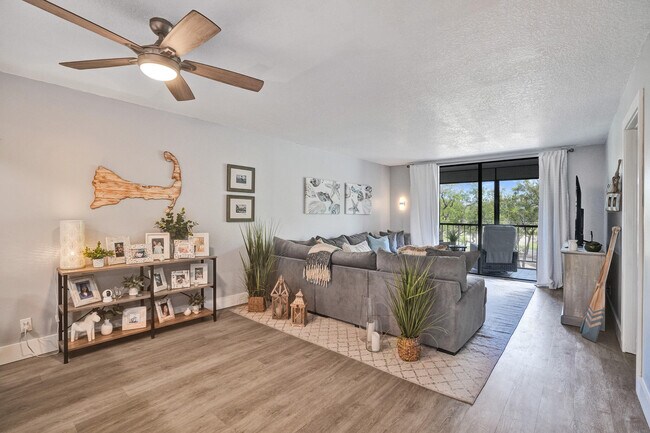 Building Photo - 2400 Deer Creek Country Club Blvd