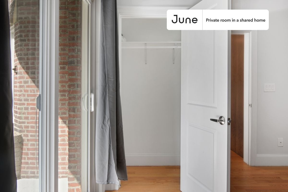 Building Photo - Room in Shared 5 bed/2 bath home in Allston