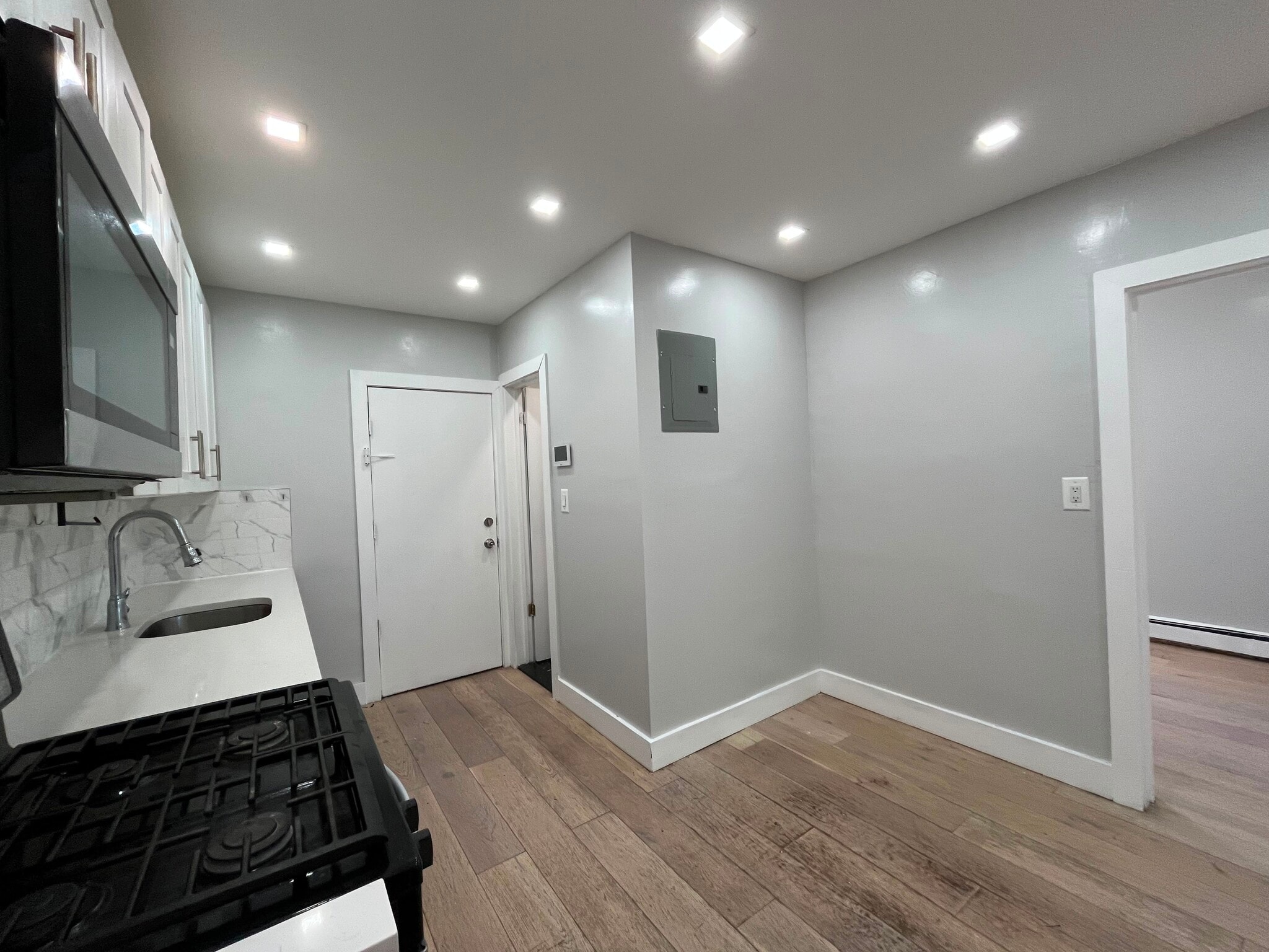 Building Photo - 326 Avenue E