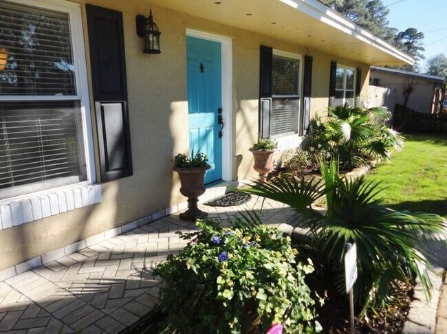 Building Photo - 280 Anderson Dr