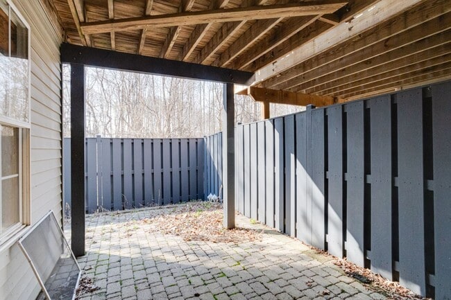 Building Photo - 1730 Bluffs Island Ct