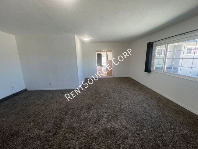 Building Photo - 850 Linda Ln