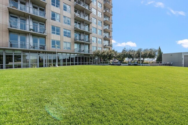 Building Photo - 929 Portland Ave