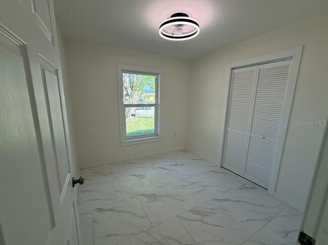 Building Photo - 1809 5th Ave W