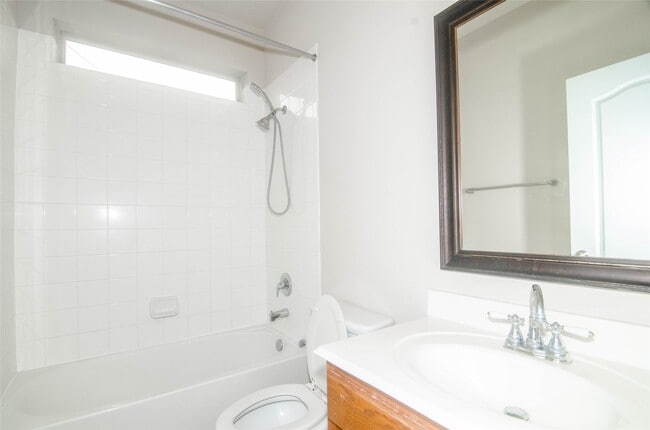 Building Photo - 20702 Rainmead Dr