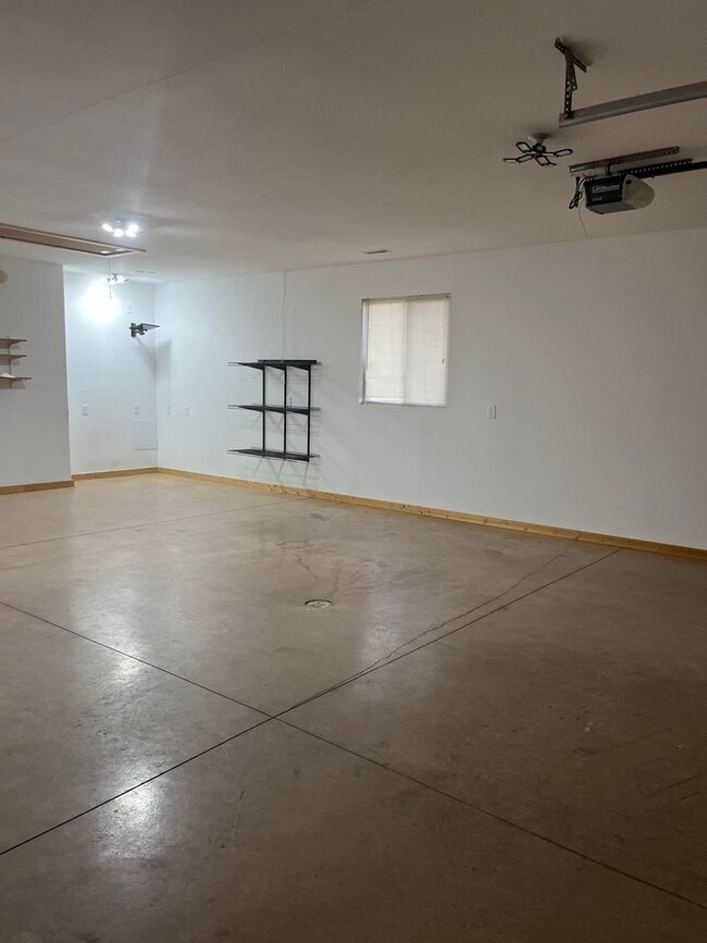 Building Photo - 625 State Rte W