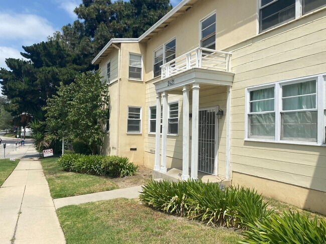 Building Photo - 2425 Silver Lake Blvd